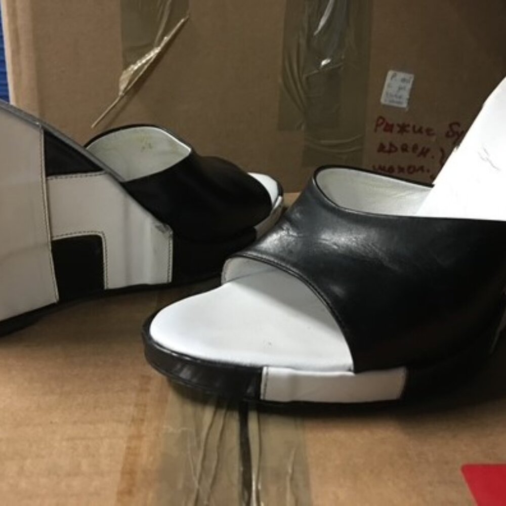 Sling back 6,5 , Black and white, Italy, Chuckies